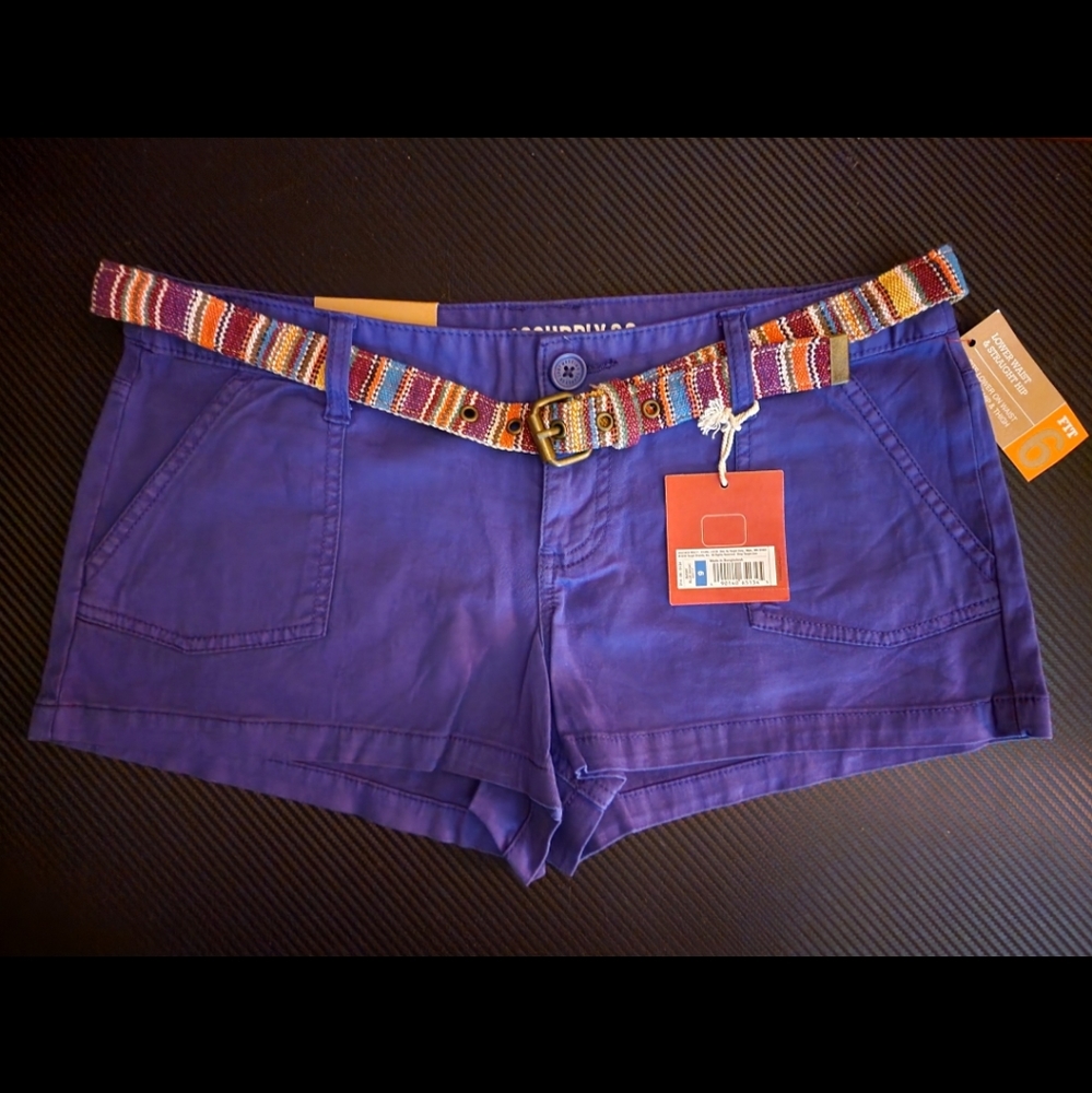 Lower waist straight hip shorts size 9